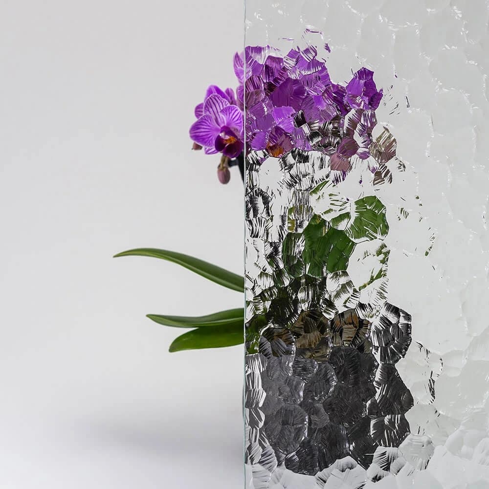 Detailaufnahme satiniertes Ornamentglas für Privatsphäre